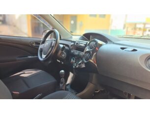 Foto 8 - Toyota Etios Hatch Etios X 1.3 (Flex) (Aut) automático