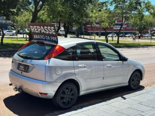 Foto 9 - Ford Focus Hatch Focus Hatch Ghia 2.0 16V manual