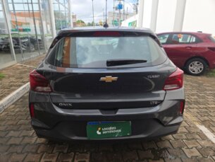 Foto 5 - Chevrolet Onix Onix 1.0 Turbo LTZ (Aut) automático