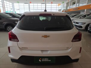 Foto 5 - Chevrolet Onix Onix 1.0 LT manual