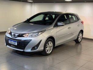 Foto 1 - Toyota Yaris Hatch Yaris 1.3 XL CVT (Flex) automático