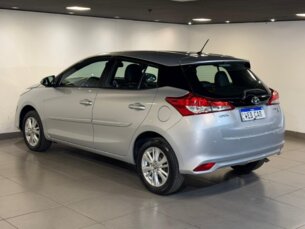 Foto 4 - Toyota Yaris Hatch Yaris 1.3 XL CVT (Flex) automático