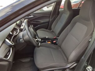 Foto 10 - Chevrolet Onix Onix 1.0 LT manual