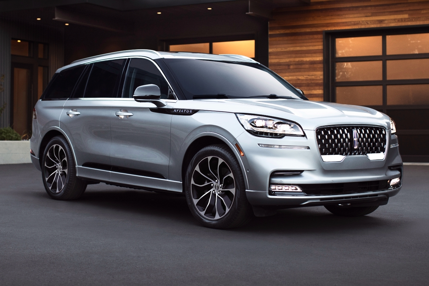 Modelo de luxo concorre com BMW X5, Volvo XC90 e outros SUVs grande de luxo