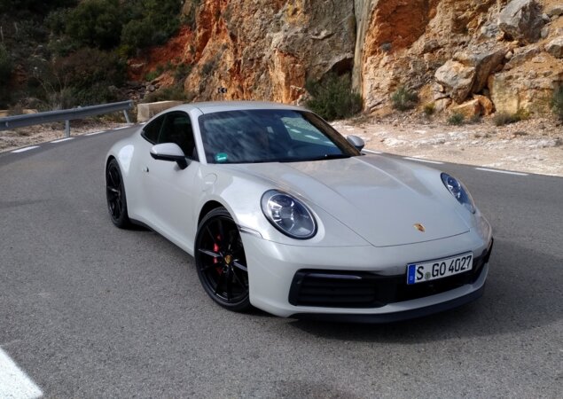 Porsche 911 chega ao Brasil totalmente renovado em maio