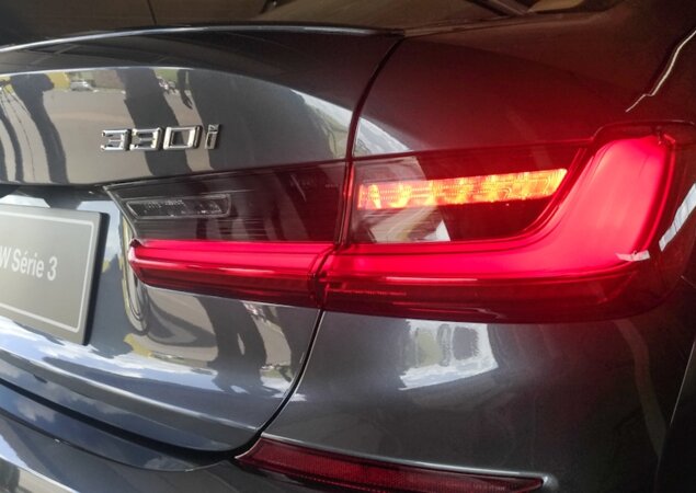 Estilo das lanternas lembra dos Lexus