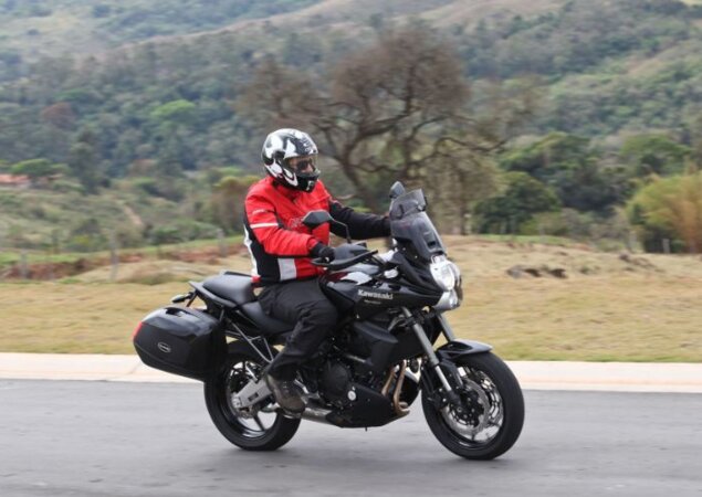 A Kawasaki Tourer tem a mesma ciclística, divide o mesmo motor e toda a ergonomia da Versys