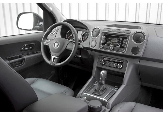 Interior é simples mesmo na versão topo de linha