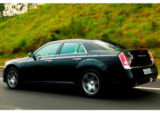 Chrysler 300C também ganha novo motor