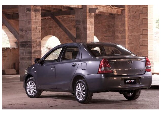 Etios sedã leva 562 litros no bagageiro