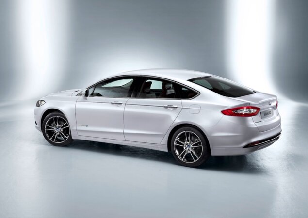 Ford trará 400 unidades do novo fusion ao Brasil até dezembro. Confira a avaliação completa do modelo amanhã (17/10) no <b>iCarros</b>