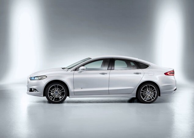 O novo Fusion, chamado de Mondeo na Europa, está com 2,85 m de distância entreeixos. Porta-malas leva 453 litros 