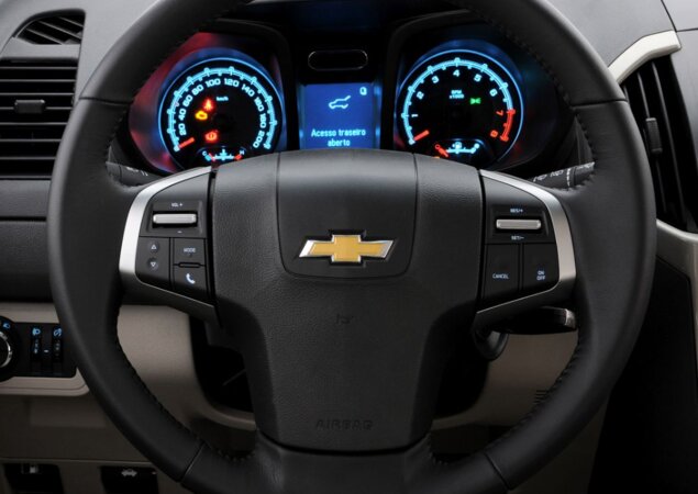 Os comandos de setas, limpadores e computador de bordo são comuns a outros modelos da Chevrolet