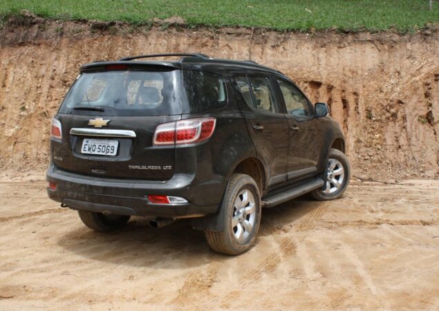 Apesar das grandes proporções, desenho do carro é limpo