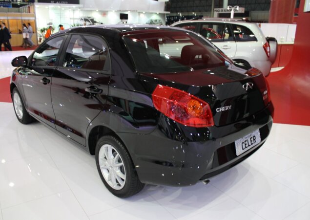 Modelo contará com versões hatch e sedã