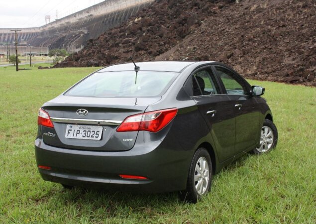Porta-malas do HB20S leva 450 litros
