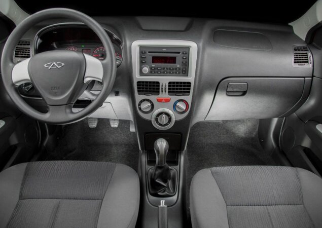 Interior do Chery Celer