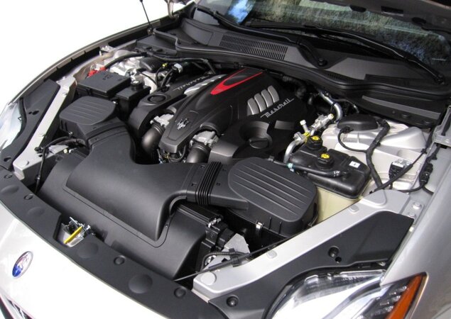 O motor é um  3.8 V8