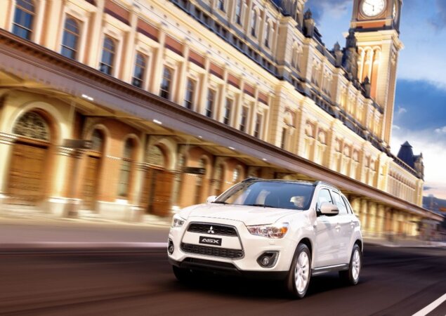 Mitsubishi ASX muda pouco e fica mais barato