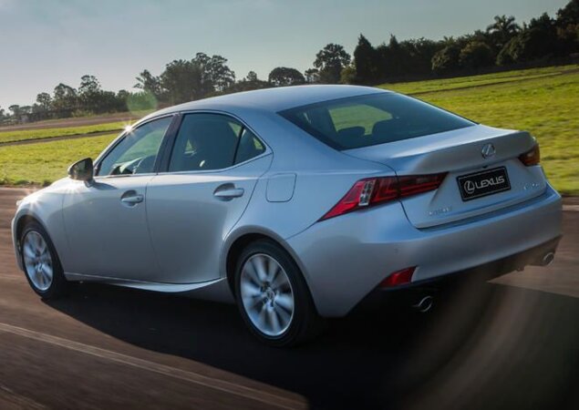 Lexus IS
