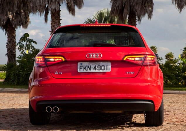 Apesar de acelerar de 0 a 100 km/h em 7,3 s, o A3 continua sendo um prático hatchback
