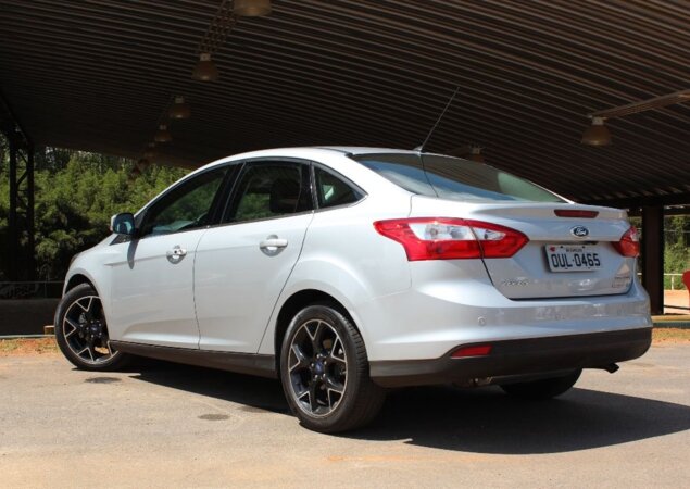 Sedan carrega 421 litros no bagageiro