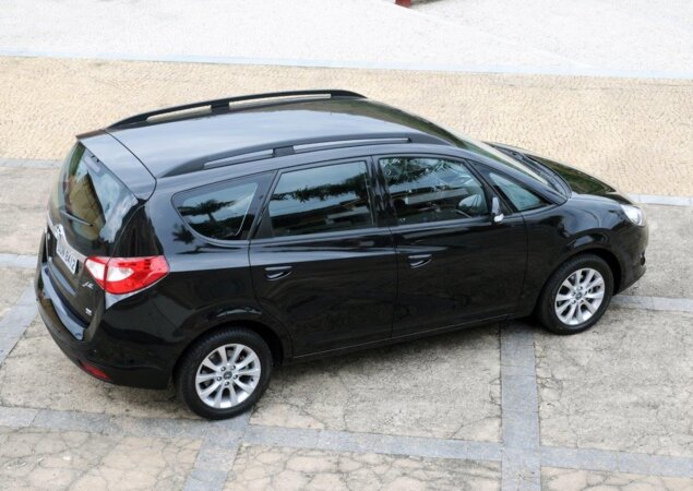 Novas lanternas deixaram o visual da traseira da JAC J6 mais horizontal
