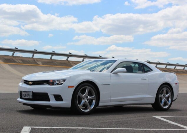 Por R$ 210 mil, Camaro chega à linha 2014