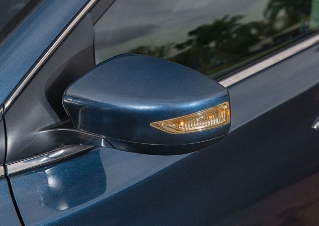 Indicadores de mudança de faixa no retrovisor também