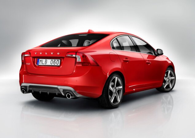 Sedã S60, assim como a perua V60, será importado apenas na configuração R-Design para 2014