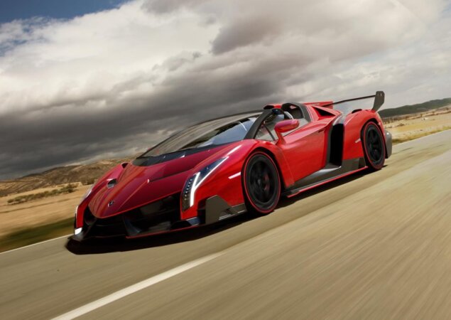 O Veneno Roadster chega em 2014 por 3,3 milhões de euros (R$ 9,8 milhões)