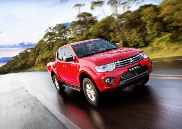 A L200 Triton 2014 ganhou melhorias na cabine que incluem novo design para os bancos