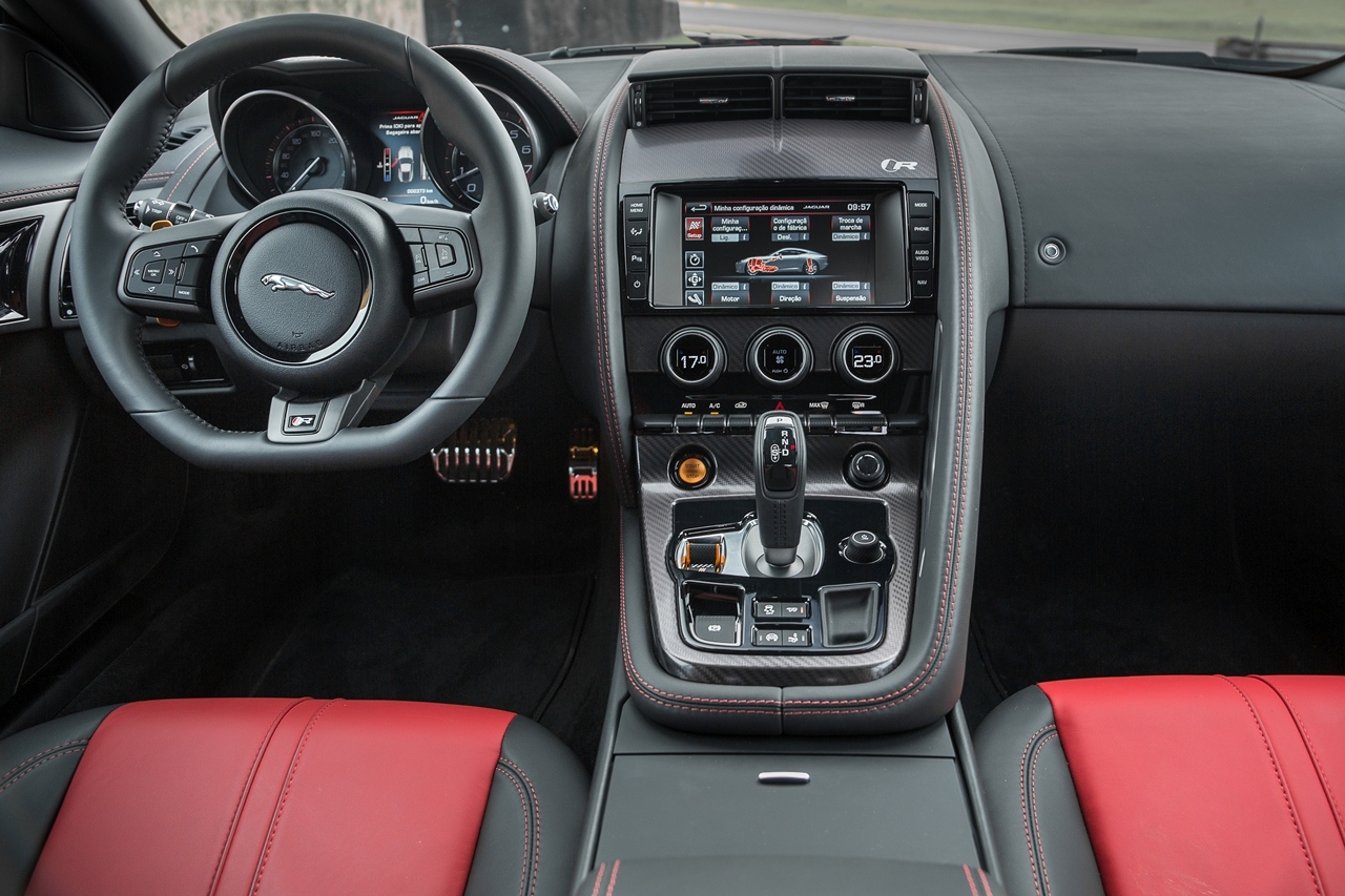 Interior do F-Type Coupé V8 R