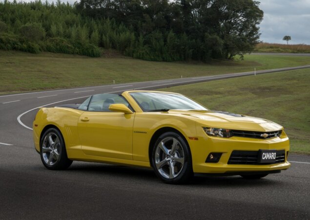 Camaro conversível já está disponível no Brasil