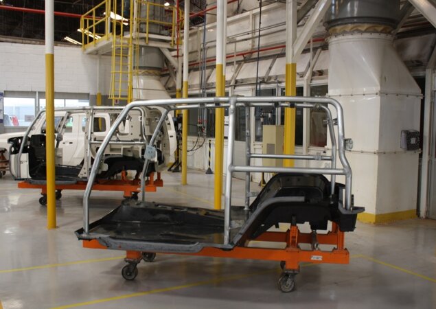 Modelo usa estrutura tubular sob as placas de fibra de vidro