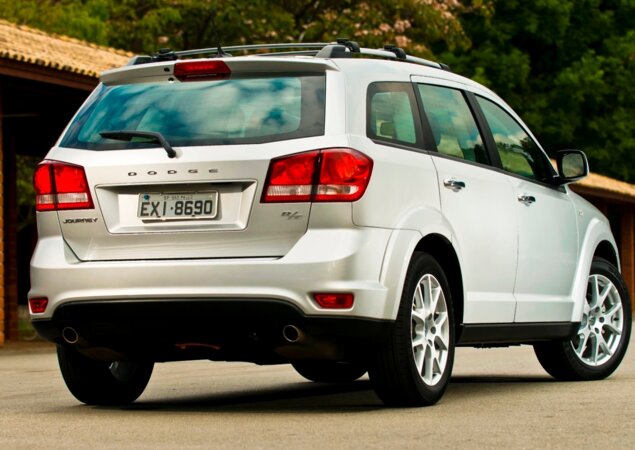 Sem alterações visuais, a tração integral AWD acrescenta R$ 5 mil ao valor da versão R/T
