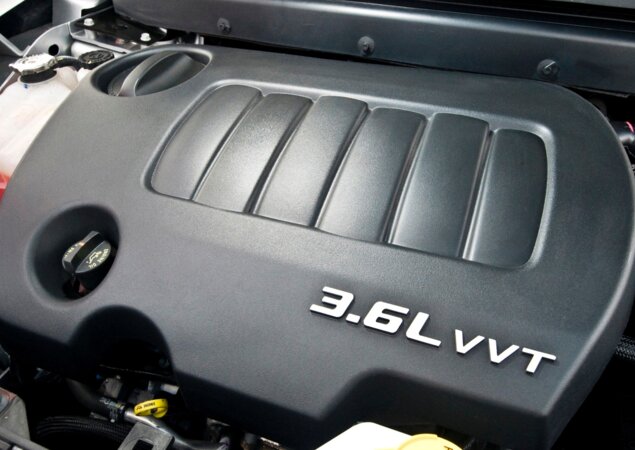 O motor Pentastar V6 3.6 movido a gasolina, capaz de render 280 cv de potência e 34,9 kgfm de torque, é o mesmo para toda a linha
