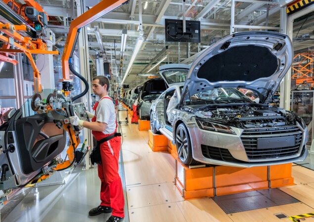 O modelo divide a linha de produção com o Audi A3, o A3 Cabriolet e o S3, todos oriundos da mesma plataforma MQB