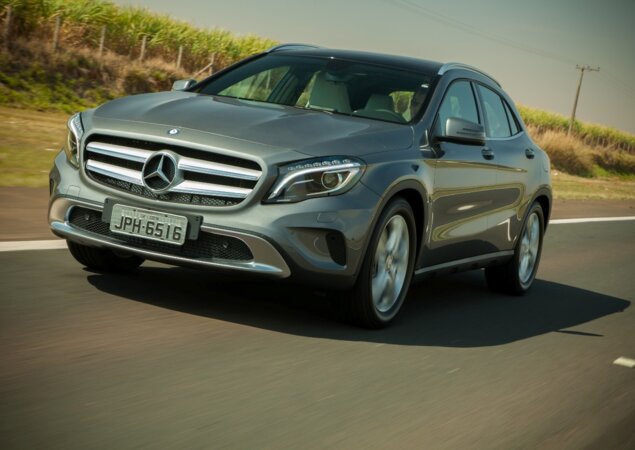 O Mercedes-Benz GLA será vendido no Brasil inicialmente em três versões