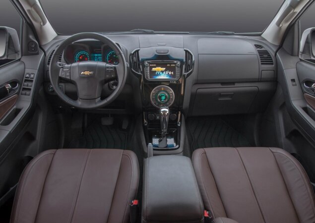 Interior recebeu revestimento em dois tons