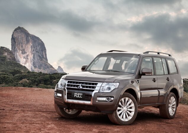 A linha 2015 do Mitsubishi Pajero Full tem novos para-choque e grade do motor na dianteira