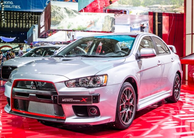 O Mitsubishi Lancer Evolution X 2015 teve a potência elevada de 295 cv para 340 cv