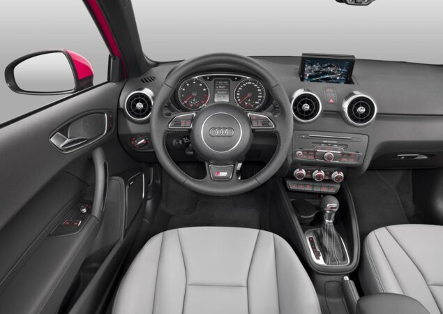 As linhas do interior permanecem as mesmas. O carro terá novas opções de personalização