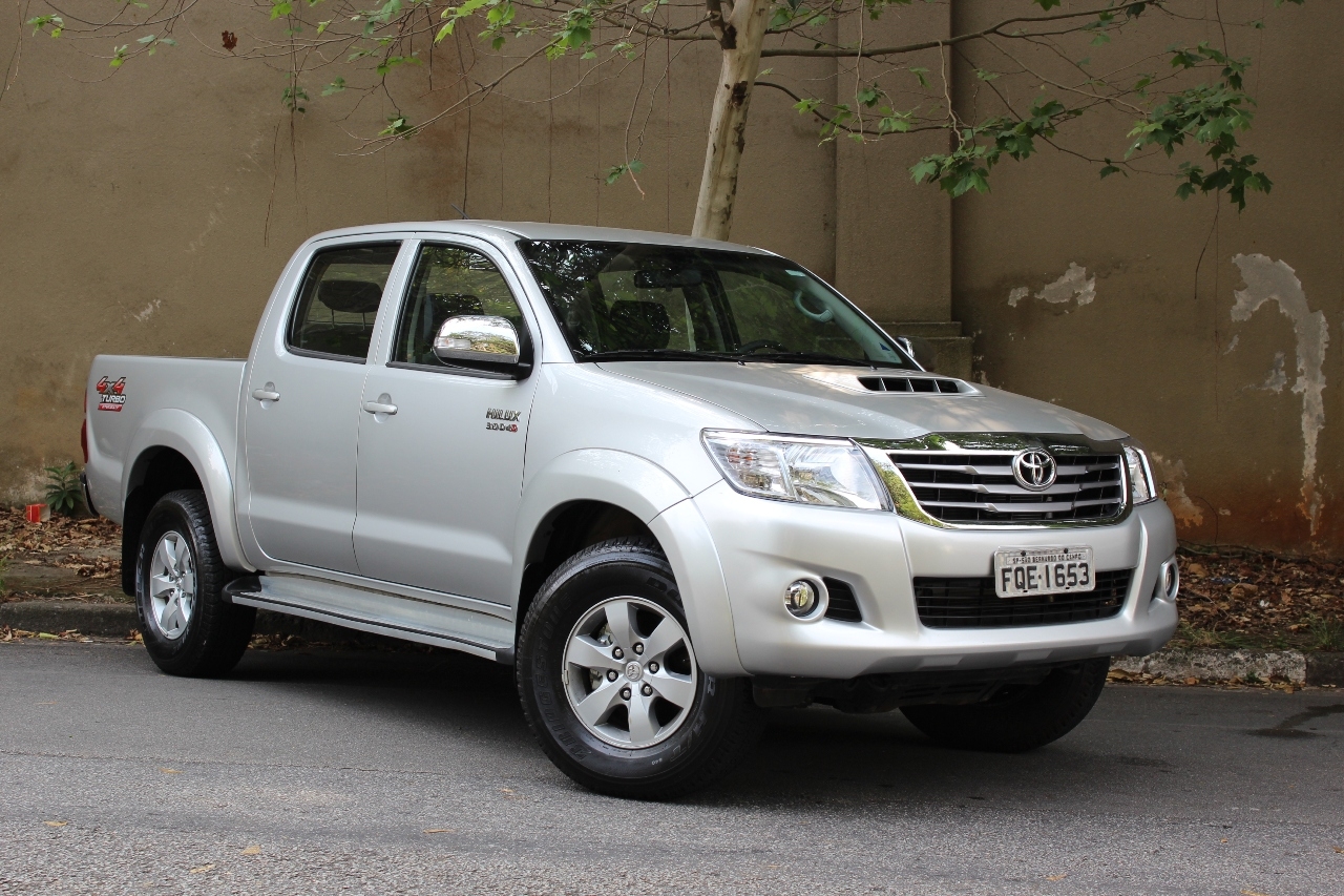 Toyota Hilux: linha 2015 já está à venda, mas o modelo 2014 da foto não tem mudança alguma