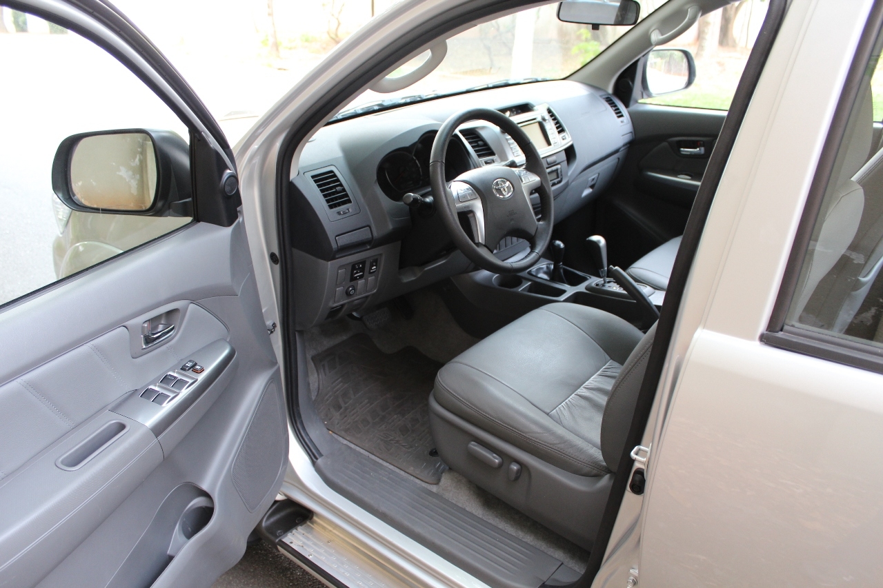 Maior altura representa um obstáculo para acessar o interior da Hilux