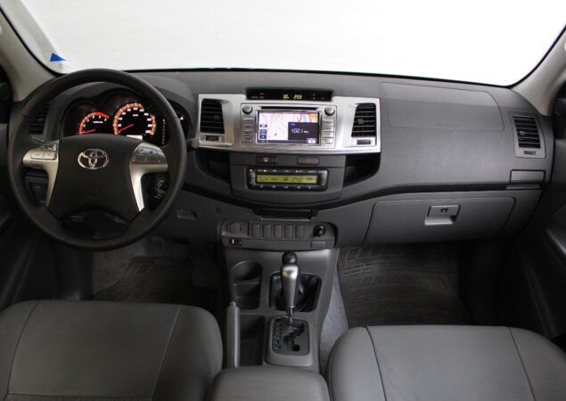 Interior da Hilux é uma volta no tempo