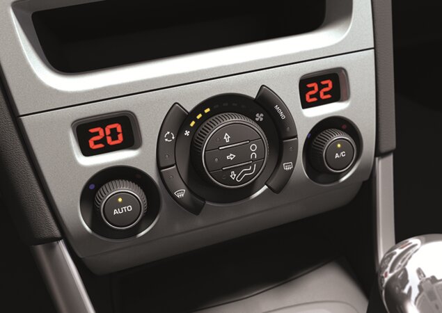 Versão vem com ar-condicionado automático com duas zonas de temperatura