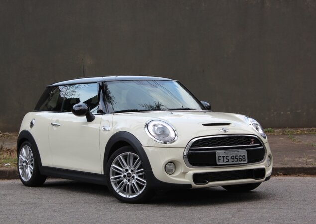 O Mini Cooper S possui versões com preços entre R$ 99.950 e R$ 129.950