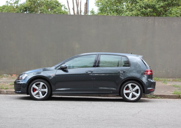 O Golf tem 4,26 m de comprimento e 2,63 m de entre-eixos