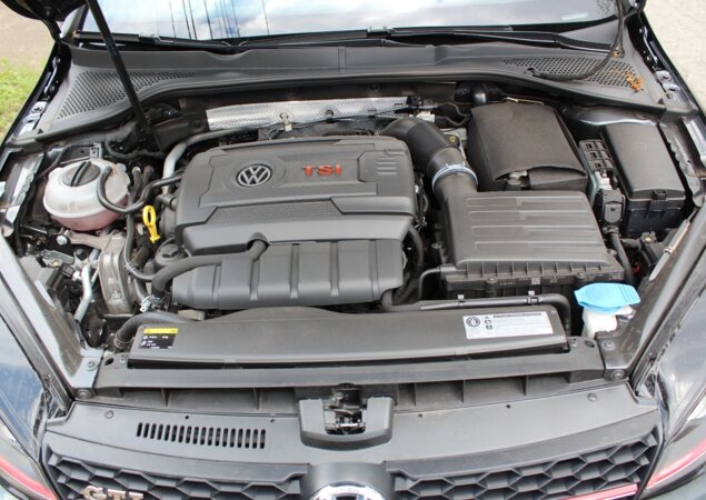 Também 2.0 turbo, o Golf entrega 220 cv